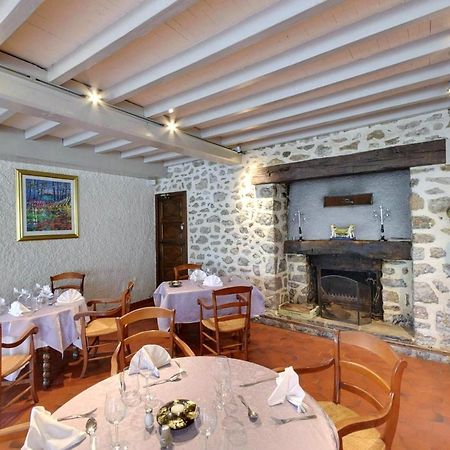 Fasthotel Oloron Hostellerie Du Paon Blanc 러비생트크리스투 외부 사진