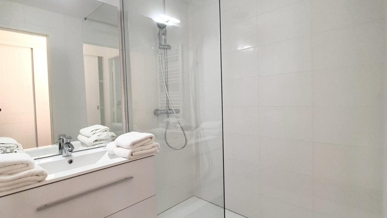 Fasthotel Oloron Hostellerie Du Paon Blanc 러비생트크리스투 외부 사진