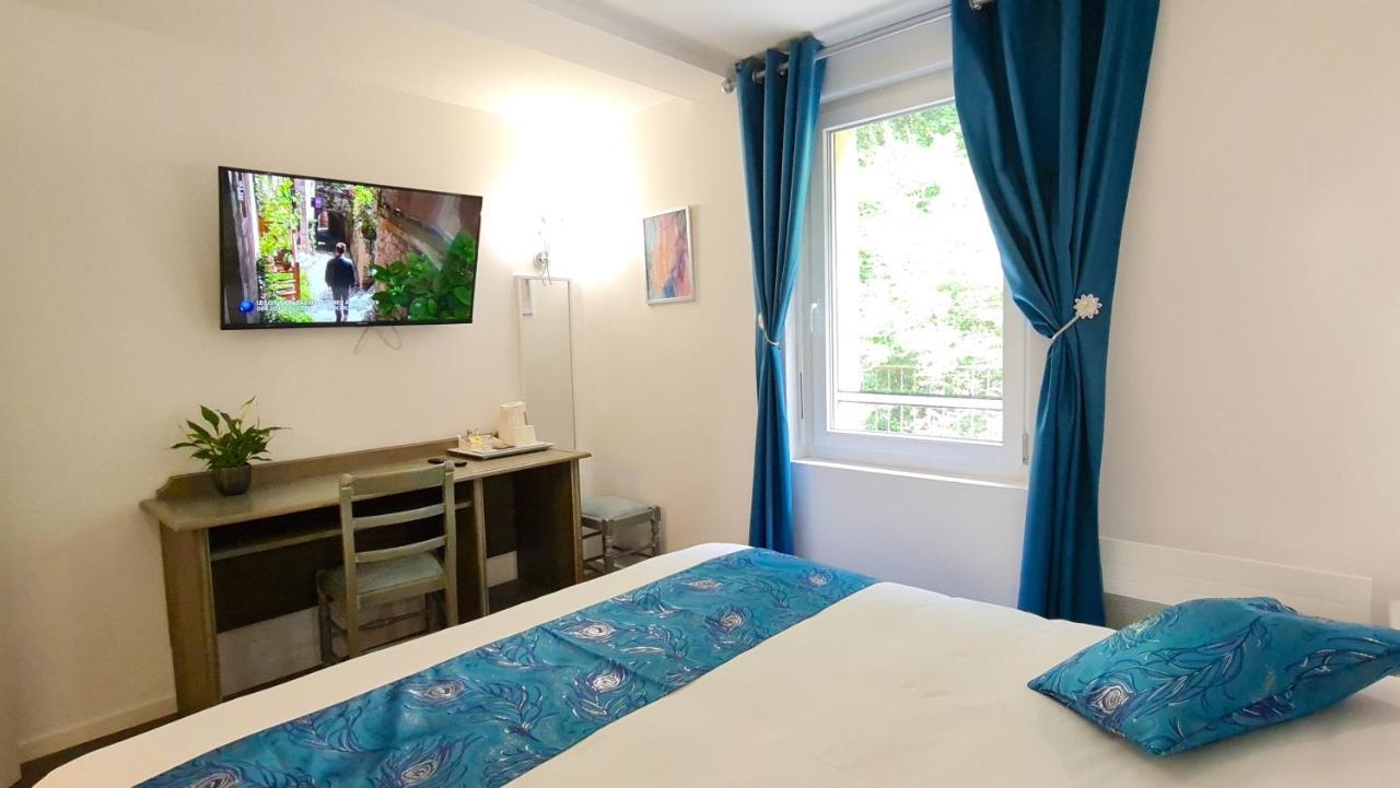 Fasthotel Oloron Hostellerie Du Paon Blanc 러비생트크리스투 외부 사진