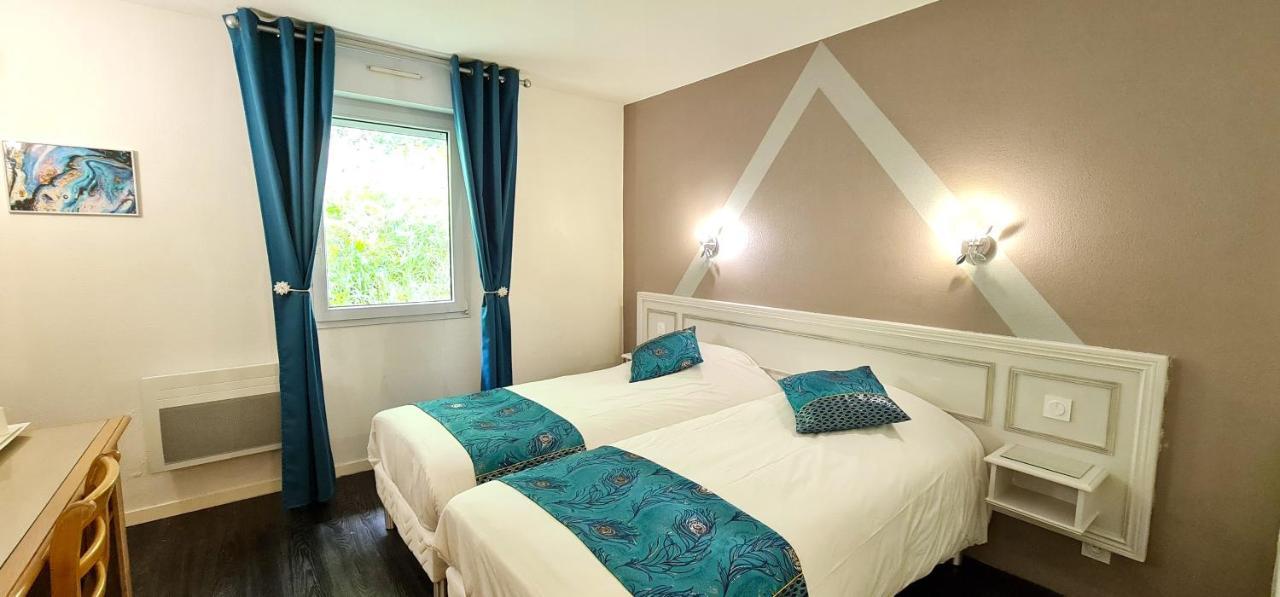 Fasthotel Oloron Hostellerie Du Paon Blanc 러비생트크리스투 외부 사진