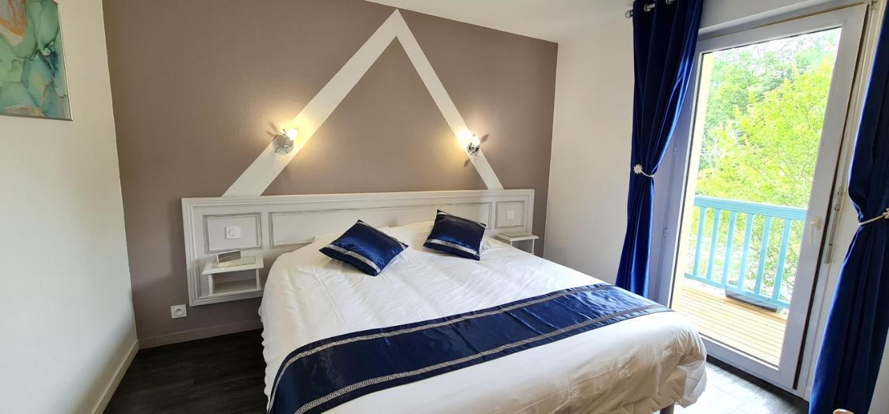 Fasthotel Oloron Hostellerie Du Paon Blanc 러비생트크리스투 외부 사진