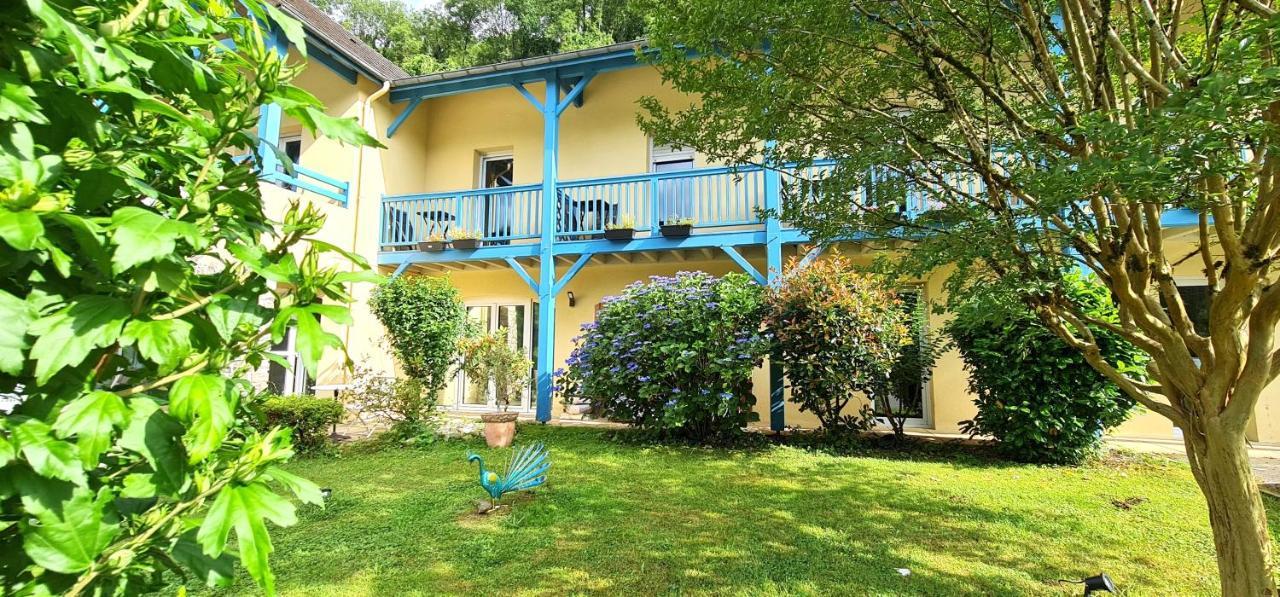 Fasthotel Oloron Hostellerie Du Paon Blanc 러비생트크리스투 외부 사진