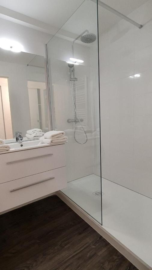 Fasthotel Oloron Hostellerie Du Paon Blanc 러비생트크리스투 외부 사진
