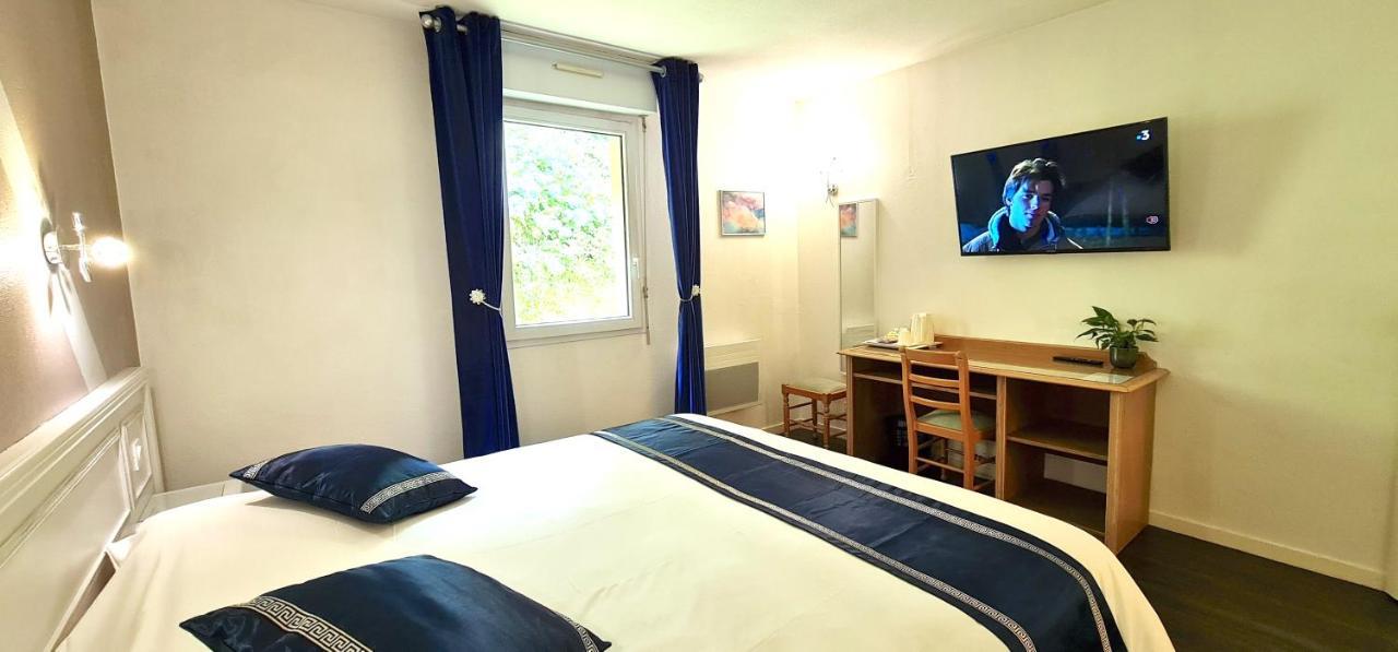 Fasthotel Oloron Hostellerie Du Paon Blanc 러비생트크리스투 외부 사진