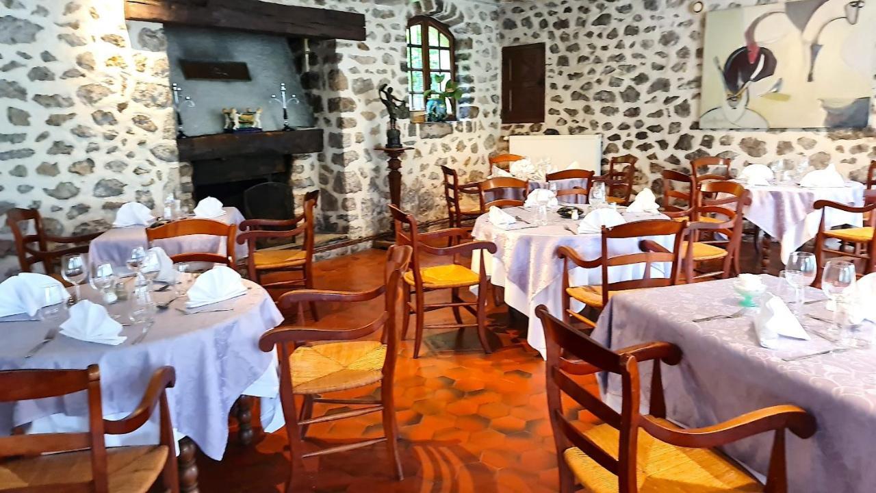 Fasthotel Oloron Hostellerie Du Paon Blanc 러비생트크리스투 외부 사진